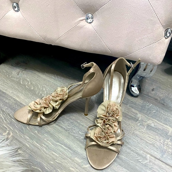 Aldo champagne gold heels. Size 9 - Picture 1 of 5